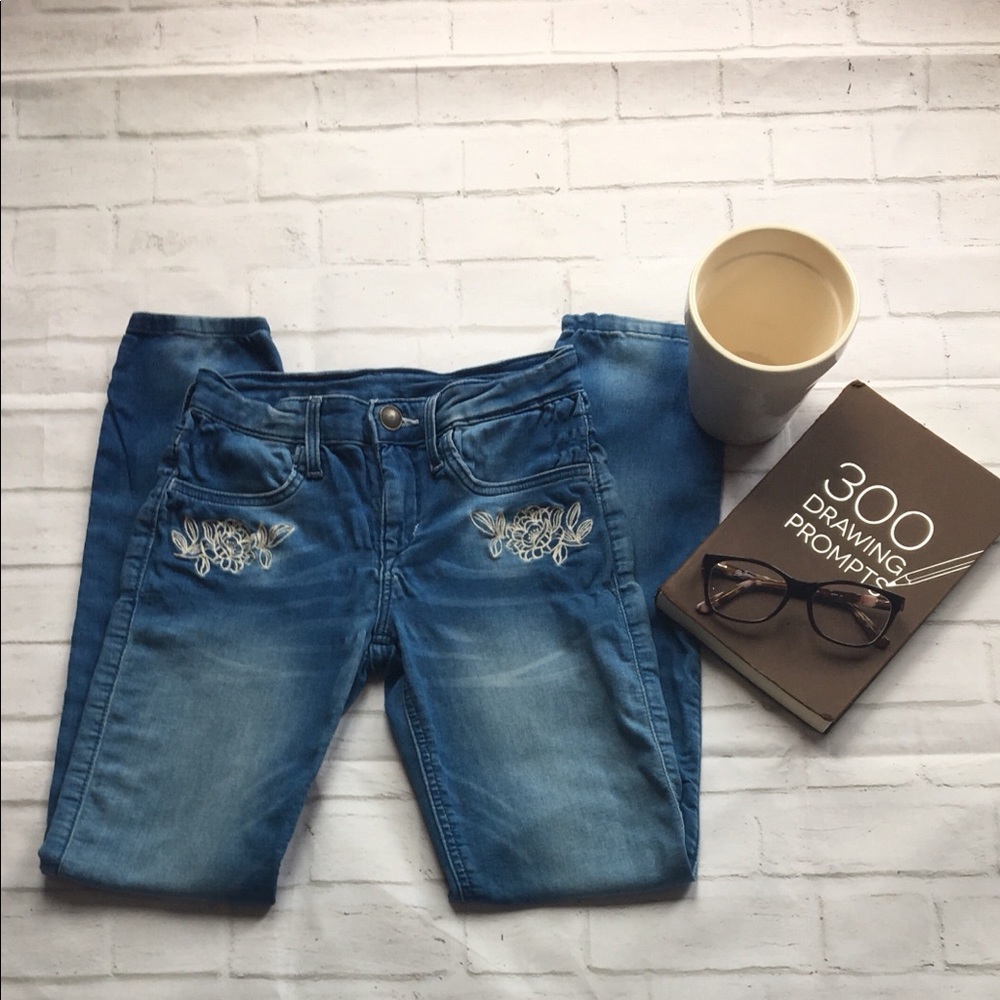 Girls Blue Jeans With Floral Print On Pockets